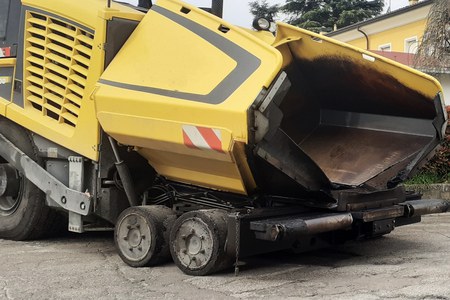 Lavori di asfaltatura in via Croce / Rivalona a Godo